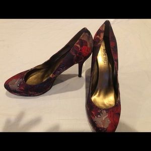 Gorgeous Nine West Floral Heels
